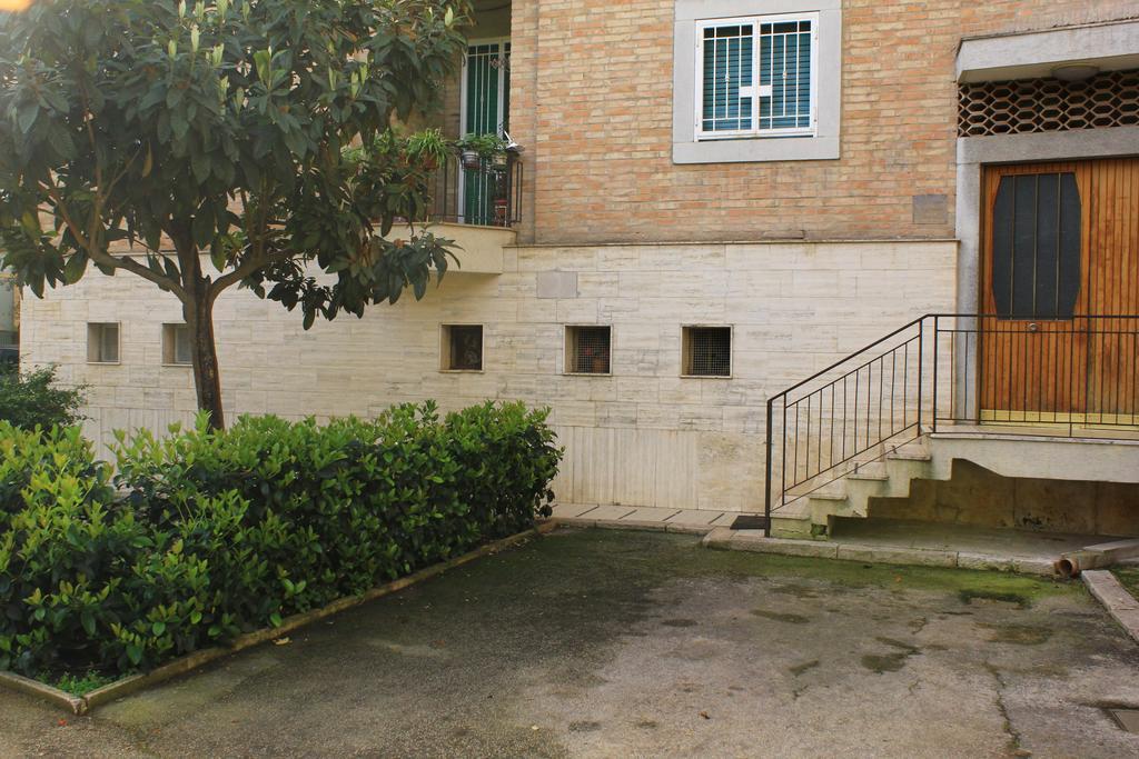 B&B Il Giardino In Città - Parcheggio Privato Gratuito Foggia Extérieur photo
